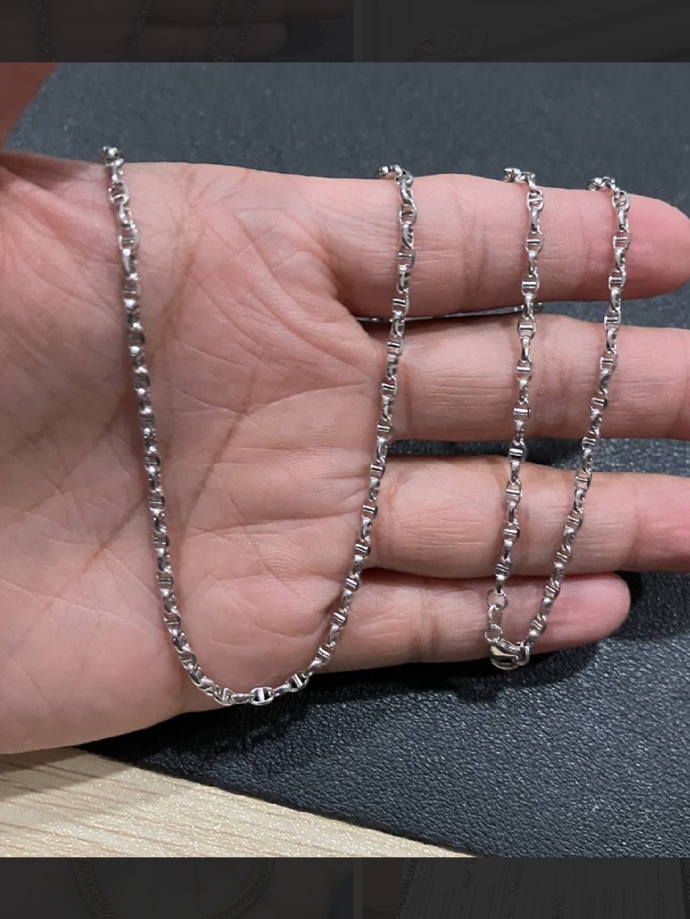 18 KARAT WHITE GOLD CHAIN 26 INCHES
